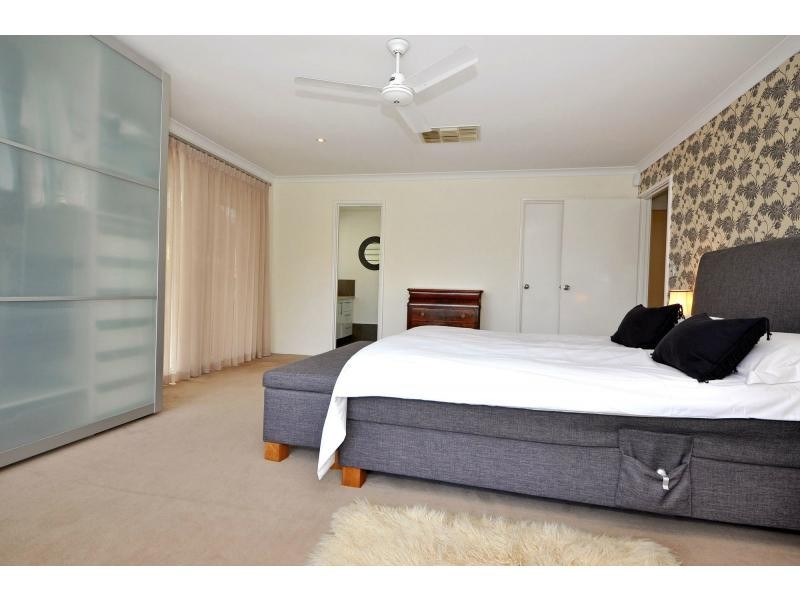 24 Oakapple Drive, Duncraig WA 6023