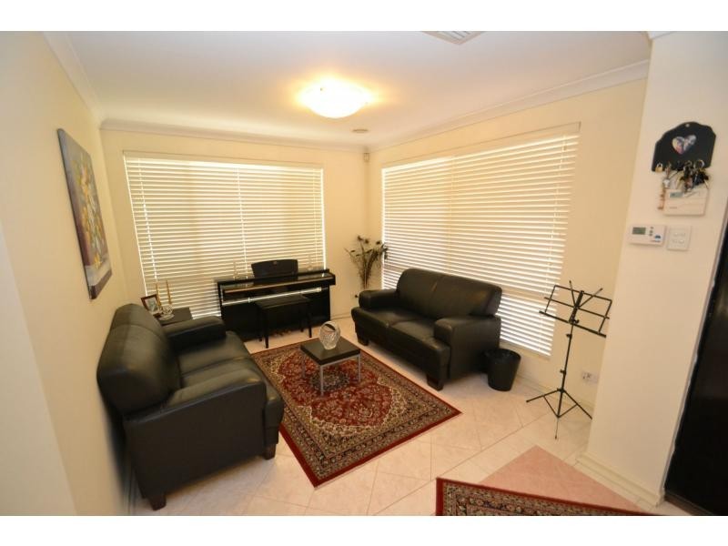 11 Aviary Gardens, Rivervale WA 6103