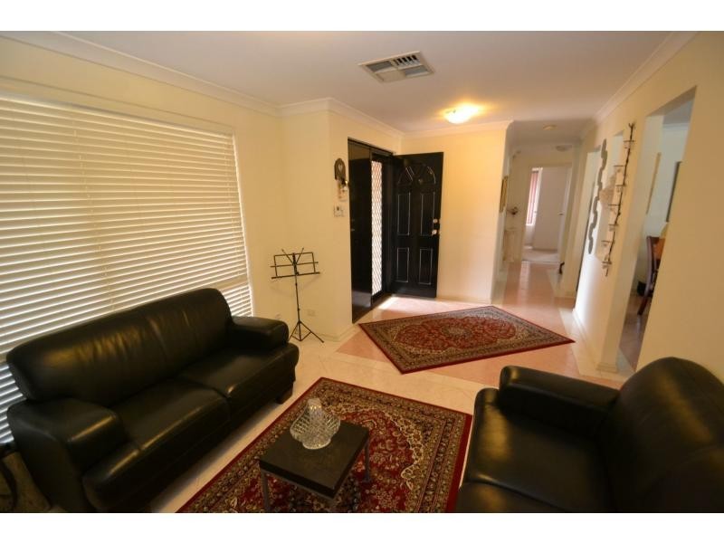 11 Aviary Gardens, Rivervale WA 6103