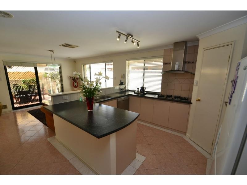 11 Aviary Gardens, Rivervale WA 6103