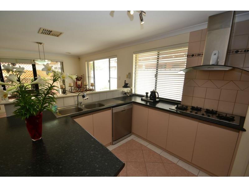 11 Aviary Gardens, Rivervale WA 6103