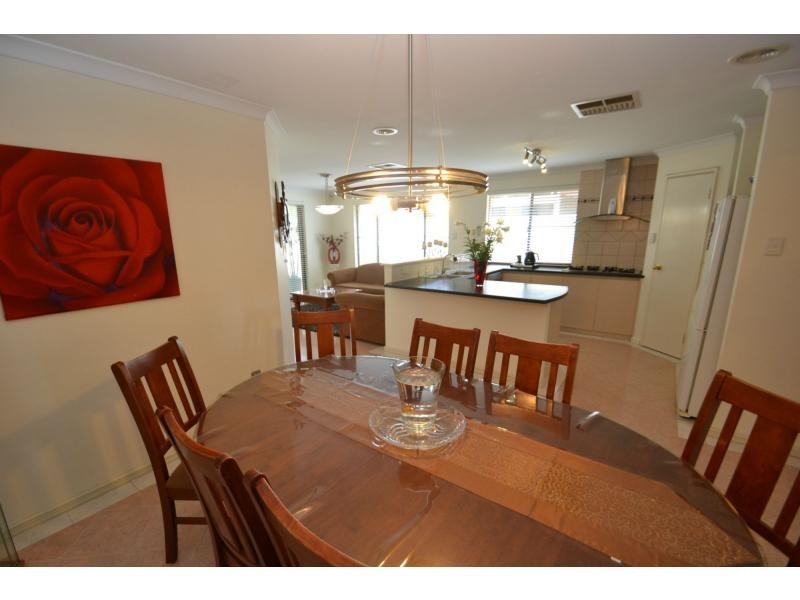 11 Aviary Gardens, Rivervale WA 6103