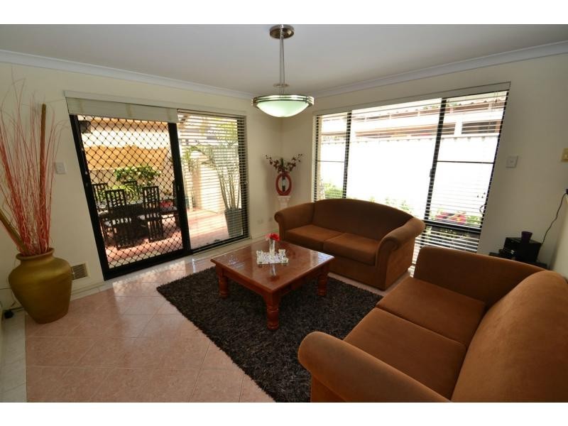 11 Aviary Gardens, Rivervale WA 6103