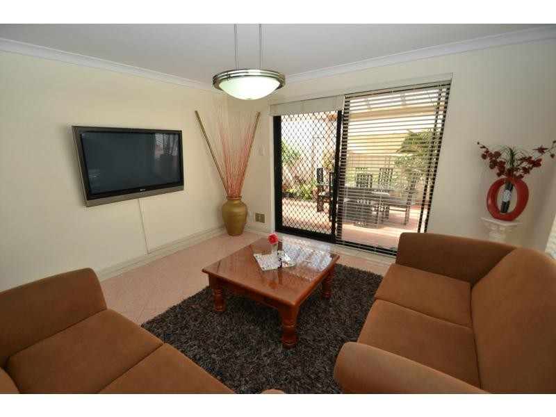 11 Aviary Gardens, Rivervale WA 6103
