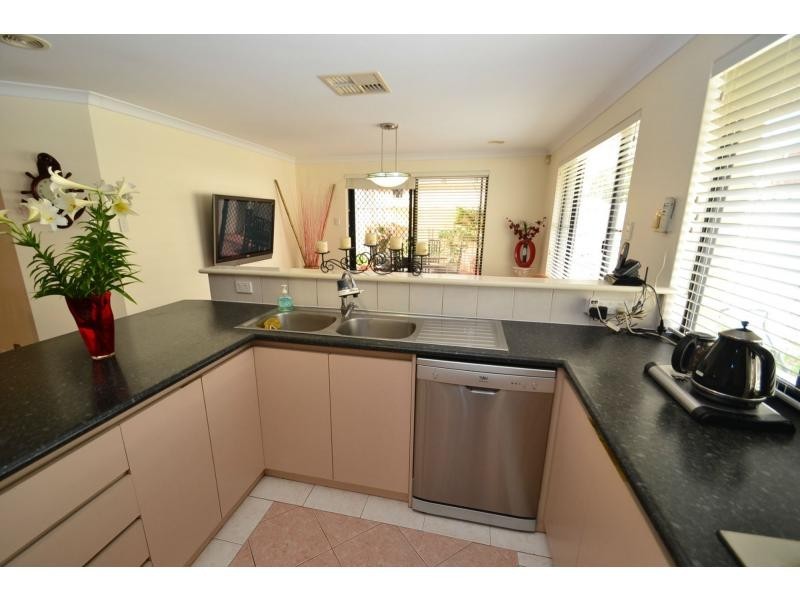 11 Aviary Gardens, Rivervale WA 6103
