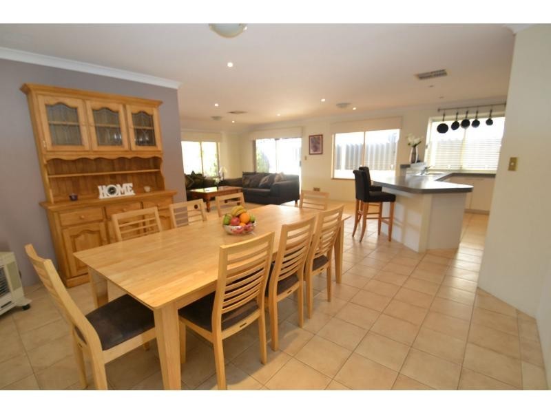 15 Sherlock Rise, Carramar WA 6031