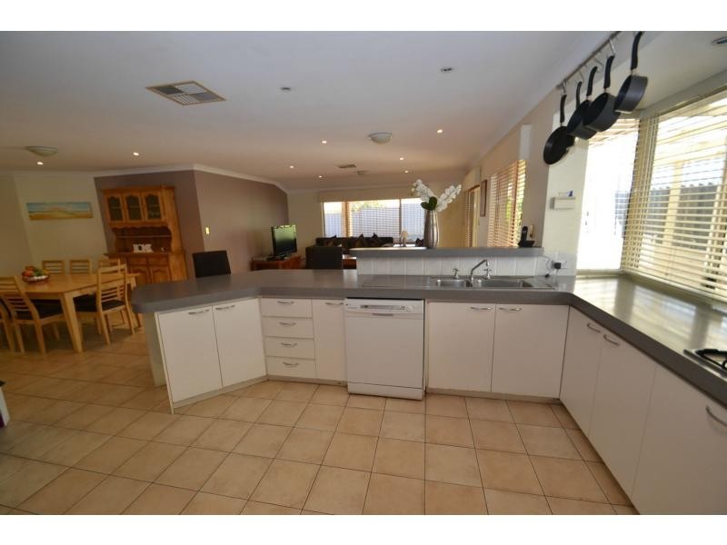 15 Sherlock Rise, Carramar WA 6031