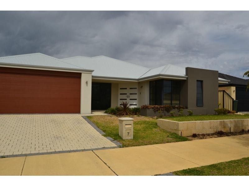 7 Elmhurst Drive, Clarkson WA 6030