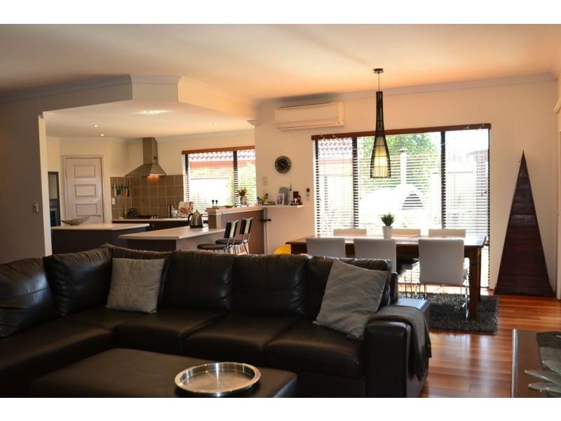 18 Edenbrooke Terrace, Clarkson WA 6030