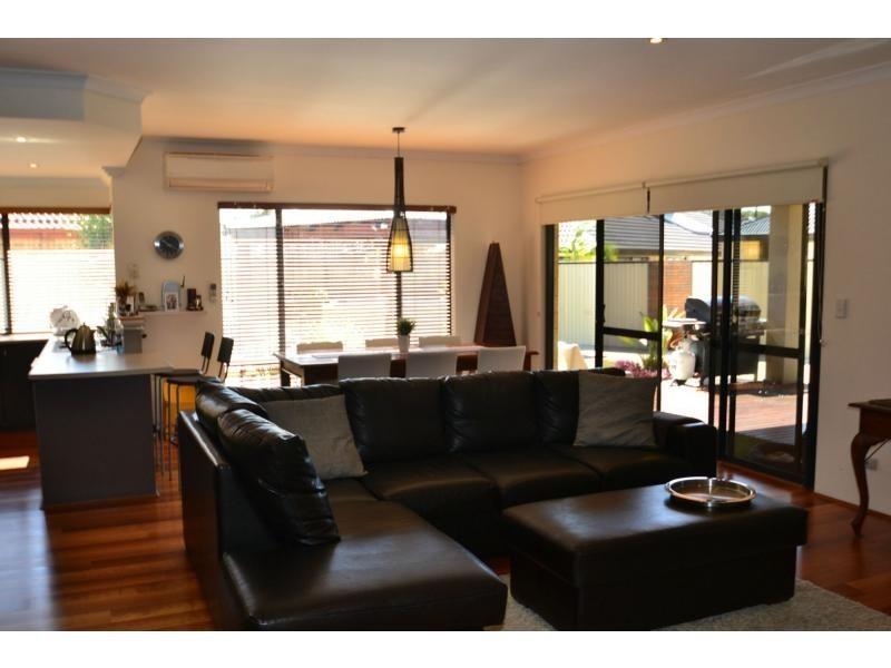 18 Edenbrooke Terrace, Clarkson WA 6030