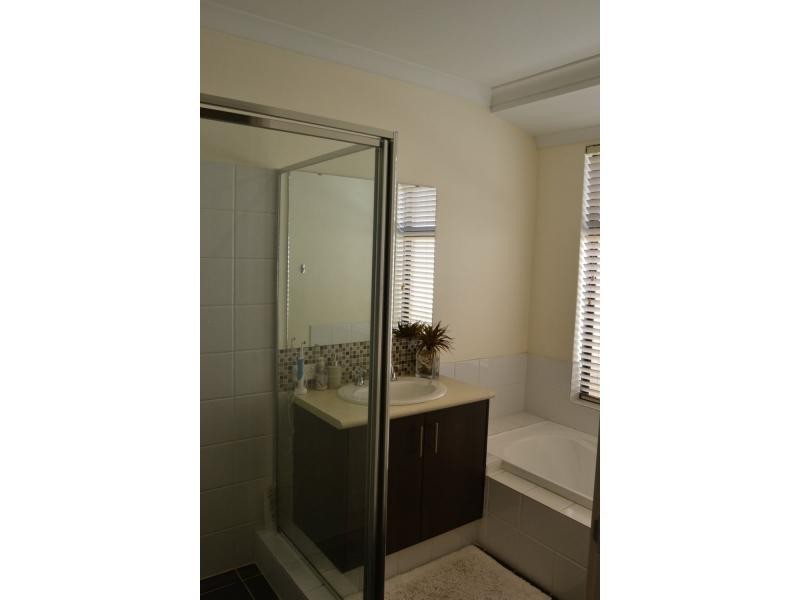 18 Edenbrooke Terrace, Clarkson WA 6030