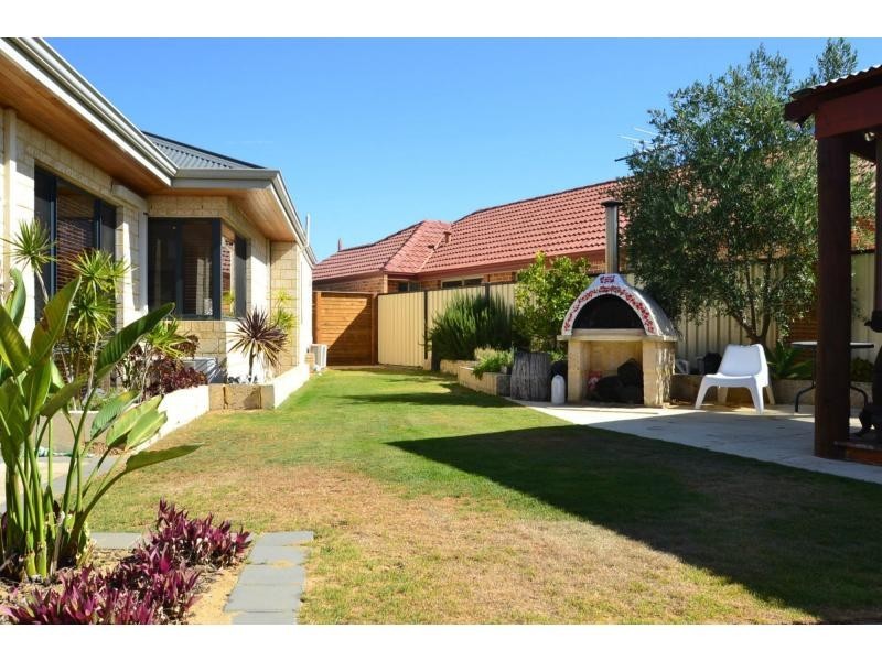 18 Edenbrooke Terrace, Clarkson WA 6030