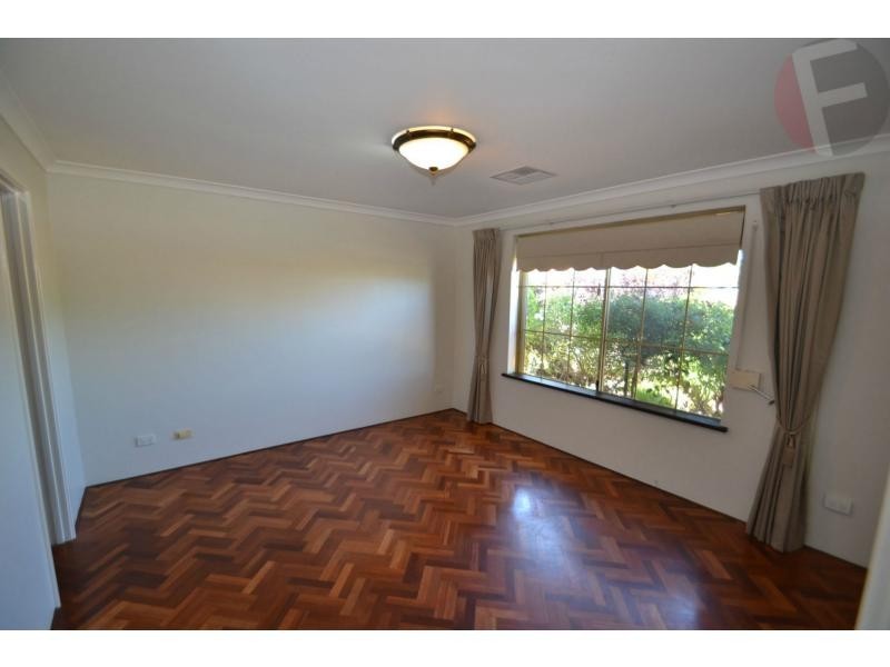 15 Greenock Gardens, Kinross WA 6028