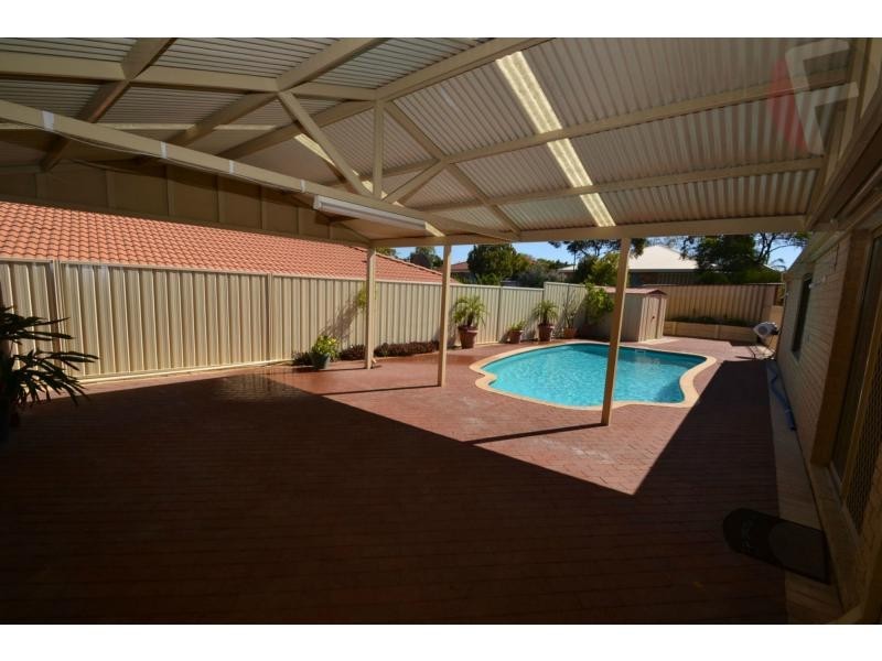 15 Greenock Gardens, Kinross WA 6028