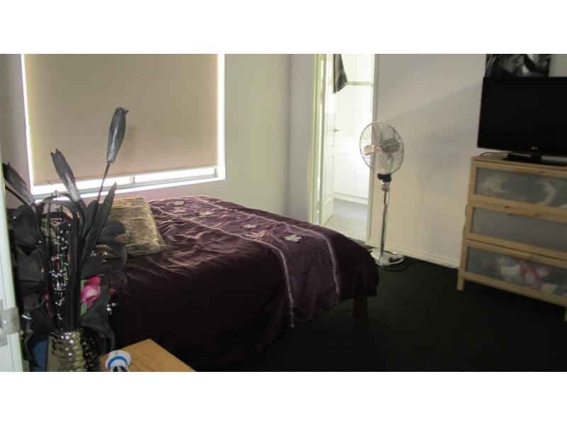 2/1 Denver Avenue, Madeley WA 6065