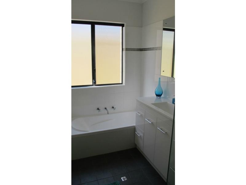 2/1 Denver Avenue, Madeley WA 6065