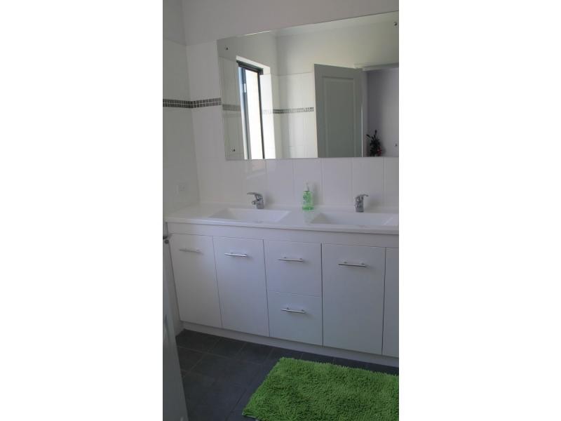 2/1 Denver Avenue, Madeley WA 6065