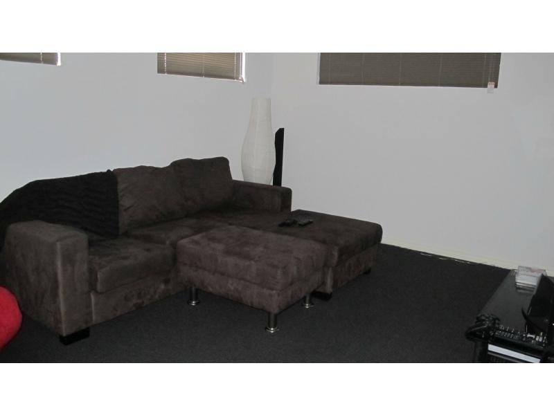 2/1 Denver Avenue, Madeley WA 6065