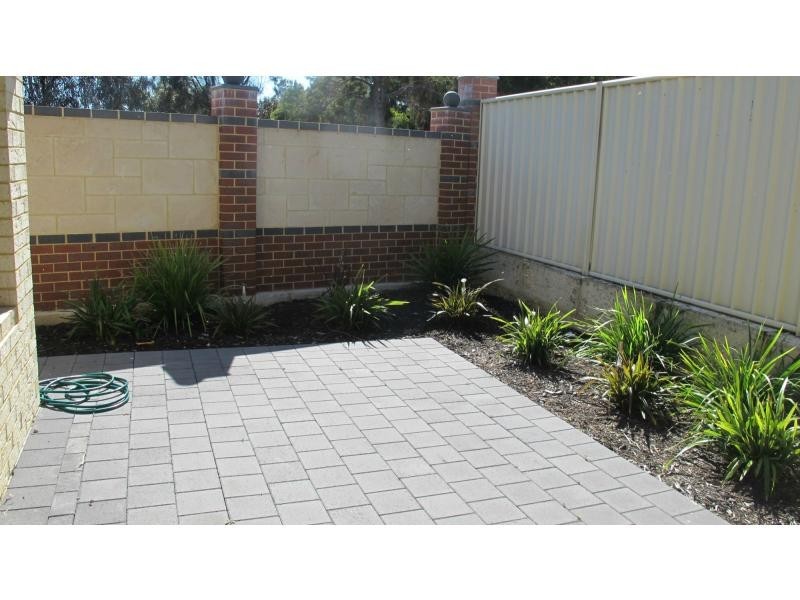 2/1 Denver Avenue, Madeley WA 6065