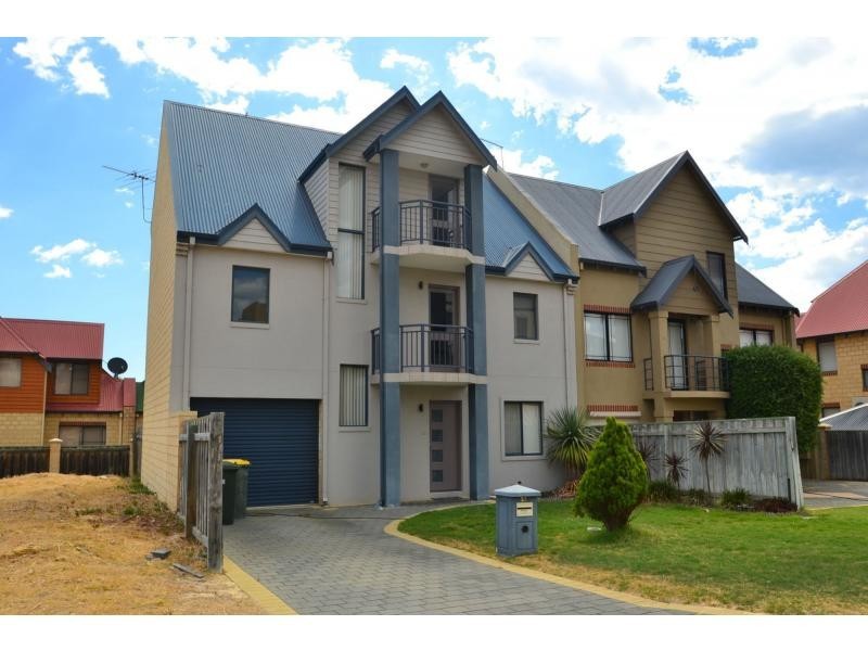 33 Toulon Circle, Mindarie WA 6030