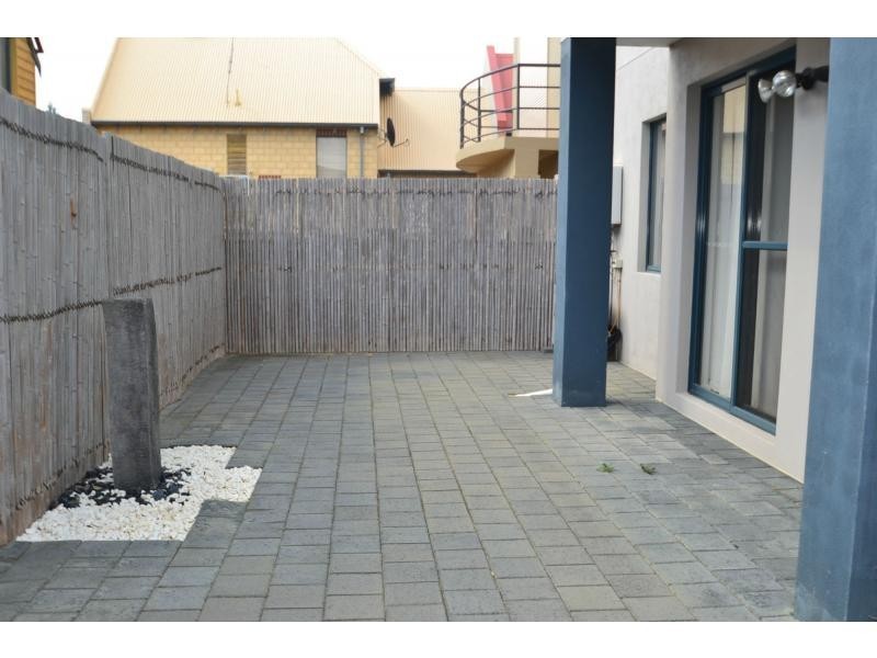 33 Toulon Circle, Mindarie WA 6030