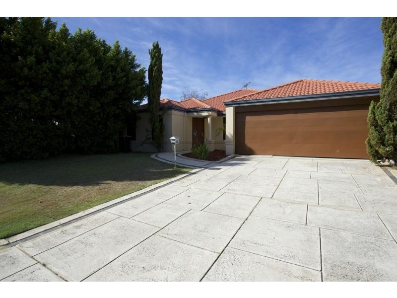 32 Clydebank Crescent, Kinross WA 6028
