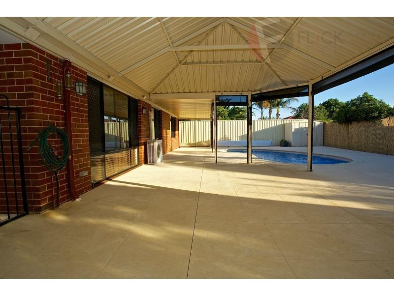 26 Houghton Drive, Carramar WA 6031