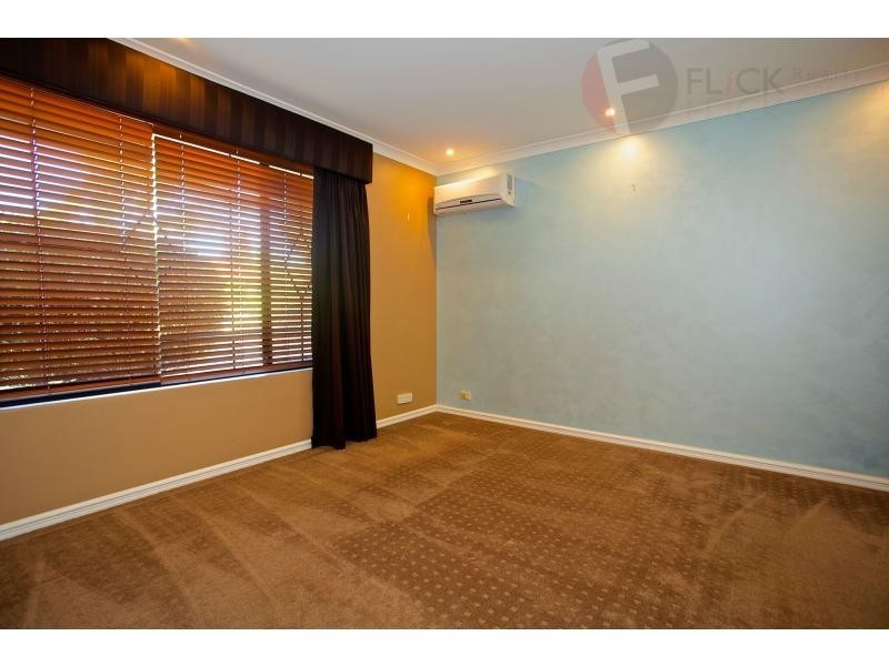 26 Houghton Drive, Carramar WA 6031