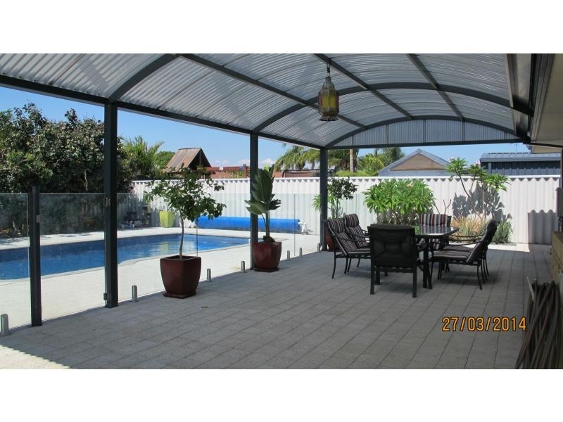 10 Pebblewood Road, Woodvale WA 6026