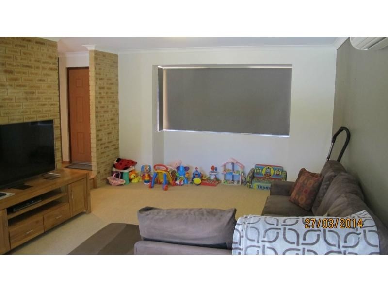 10 Pebblewood Road, Woodvale WA 6026