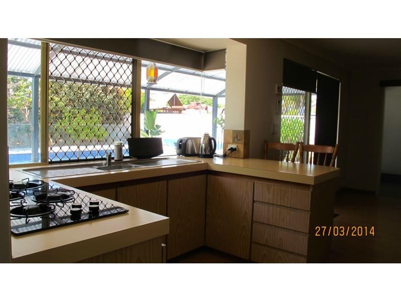 10 Pebblewood Road, Woodvale WA 6026