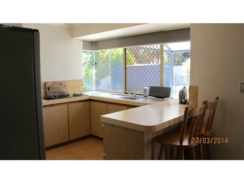 10 Pebblewood Road, Woodvale WA 6026