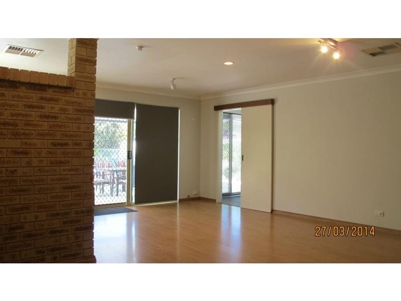 10 Pebblewood Road, Woodvale WA 6026