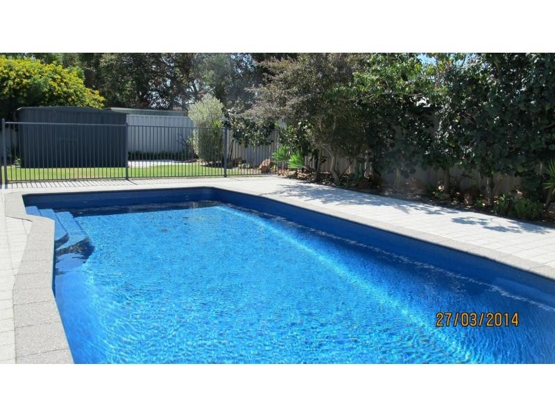 10 Pebblewood Road, Woodvale WA 6026