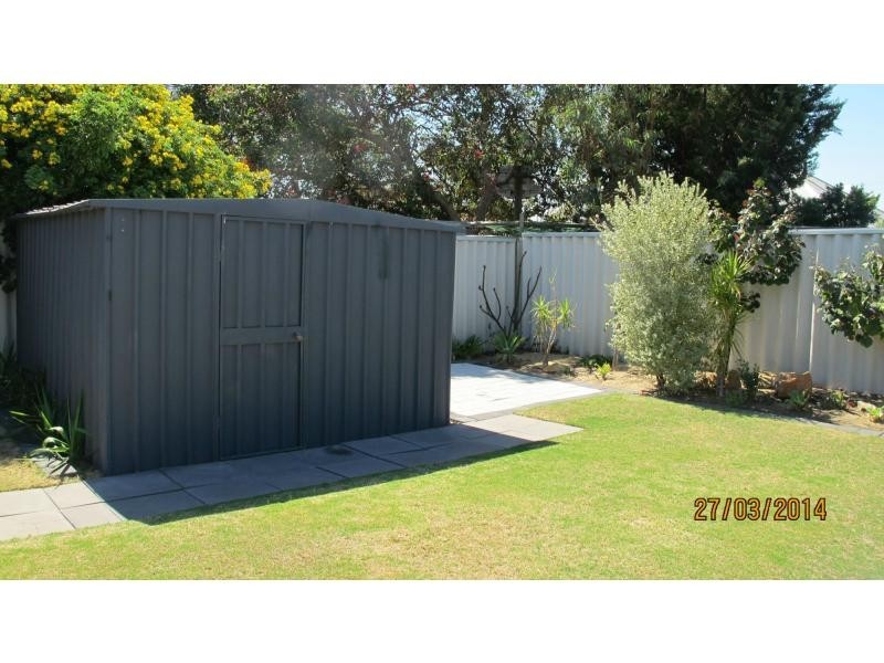 10 Pebblewood Road, Woodvale WA 6026