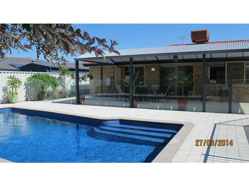 10 Pebblewood Road, Woodvale WA 6026