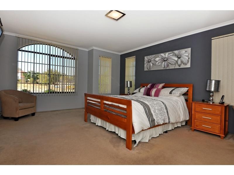 11 Floresta Street, Sinagra WA 6065