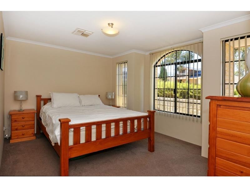 11 Floresta Street, Sinagra WA 6065