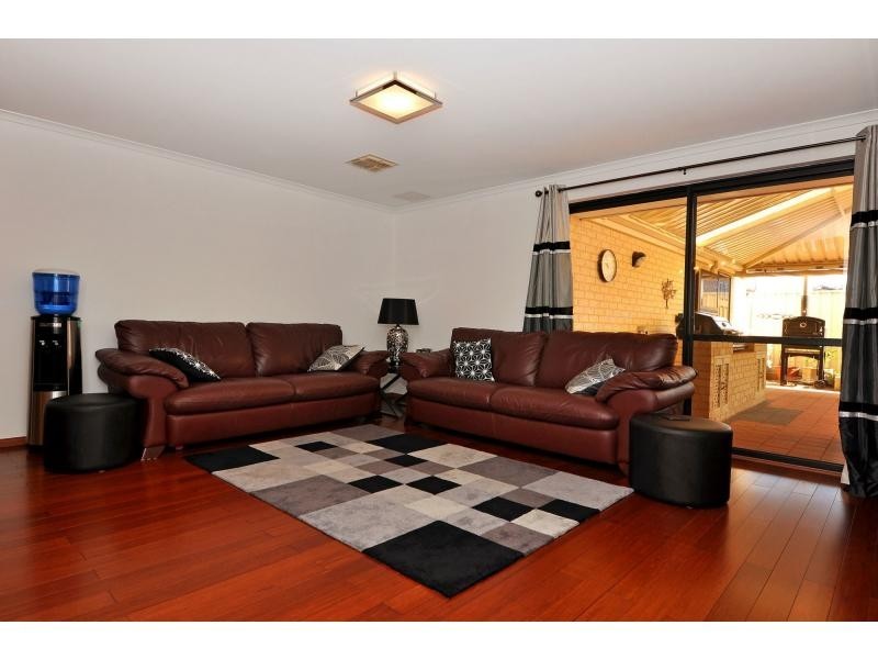 11 Floresta Street, Sinagra WA 6065