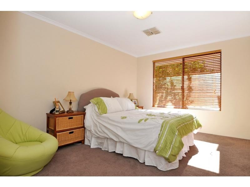 11 Floresta Street, Sinagra WA 6065