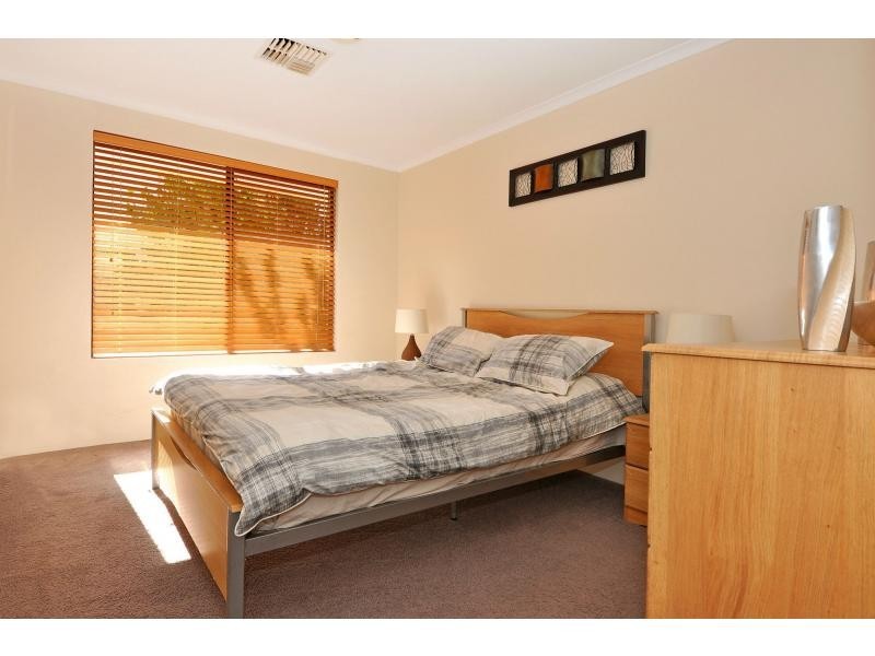 11 Floresta Street, Sinagra WA 6065