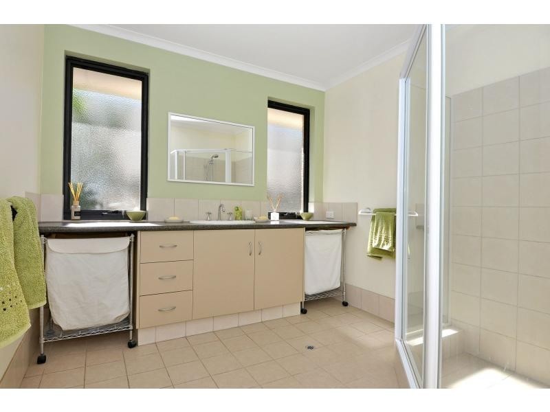 11 Floresta Street, Sinagra WA 6065