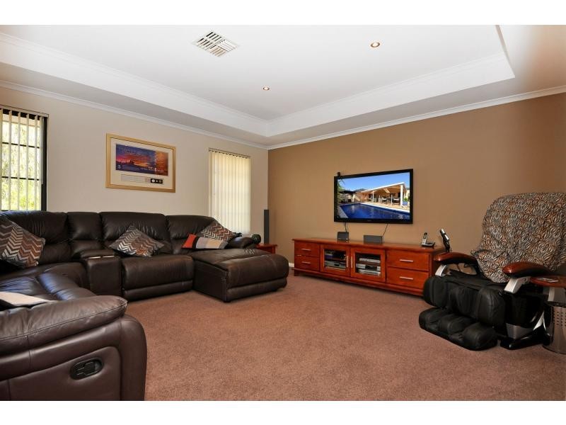 11 Floresta Street, Sinagra WA 6065