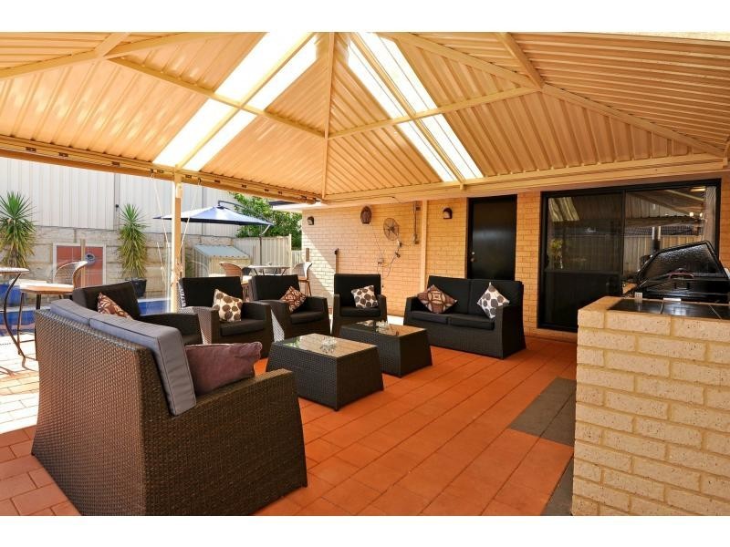 11 Floresta Street, Sinagra WA 6065