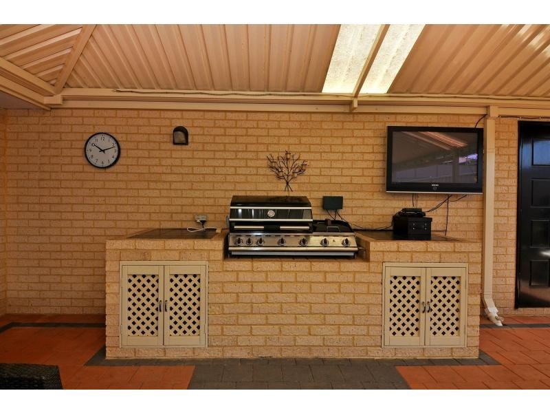 11 Floresta Street, Sinagra WA 6065