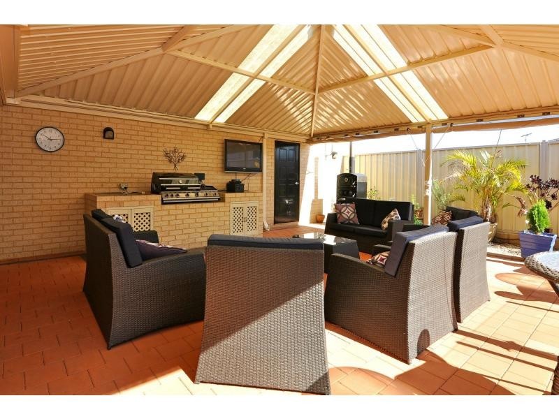 11 Floresta Street, Sinagra WA 6065