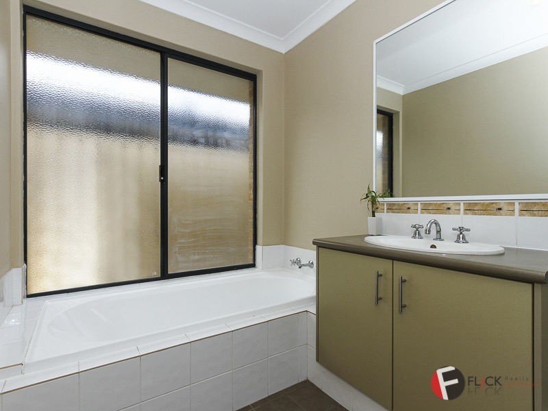 36 Tullow Gardens, Darch WA 6065