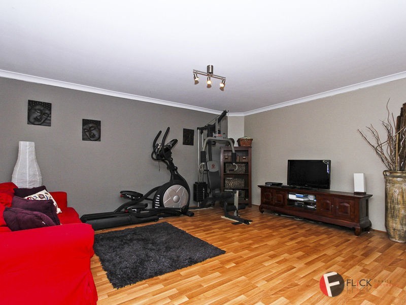 36 Tullow Gardens, Darch WA 6065