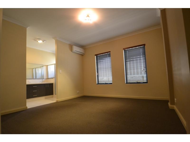 8 Ray Gardiner Vista, Tapping WA 6065