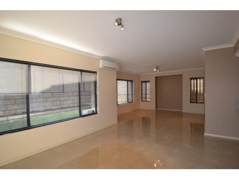 8 Ray Gardiner Vista, Tapping WA 6065